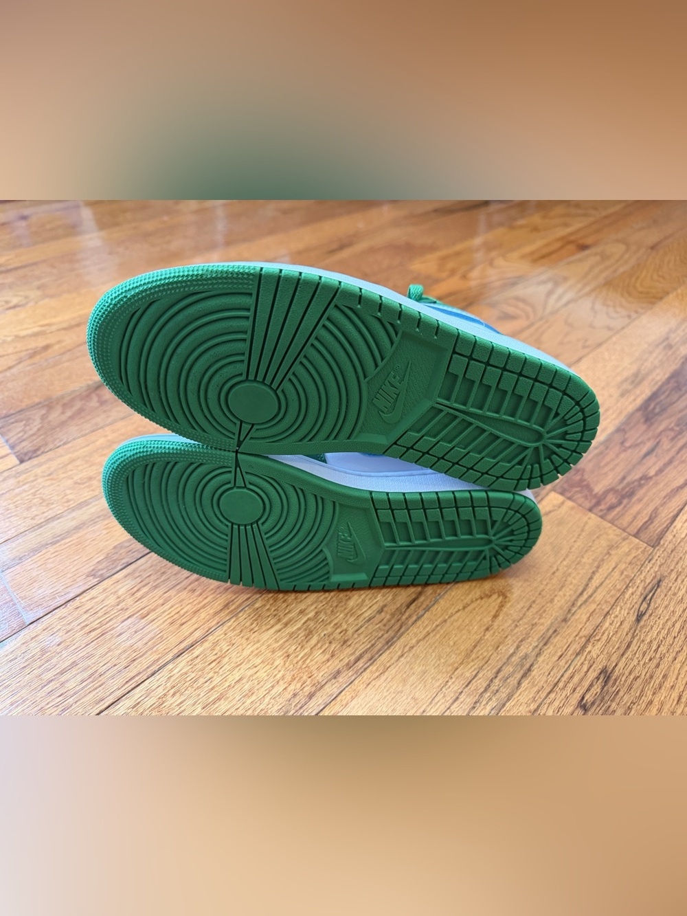 Nike Air Jordan 1 Low Lucky Green Aquatone Sneakers Women’s Size 8.5 - Picture 6 of 7